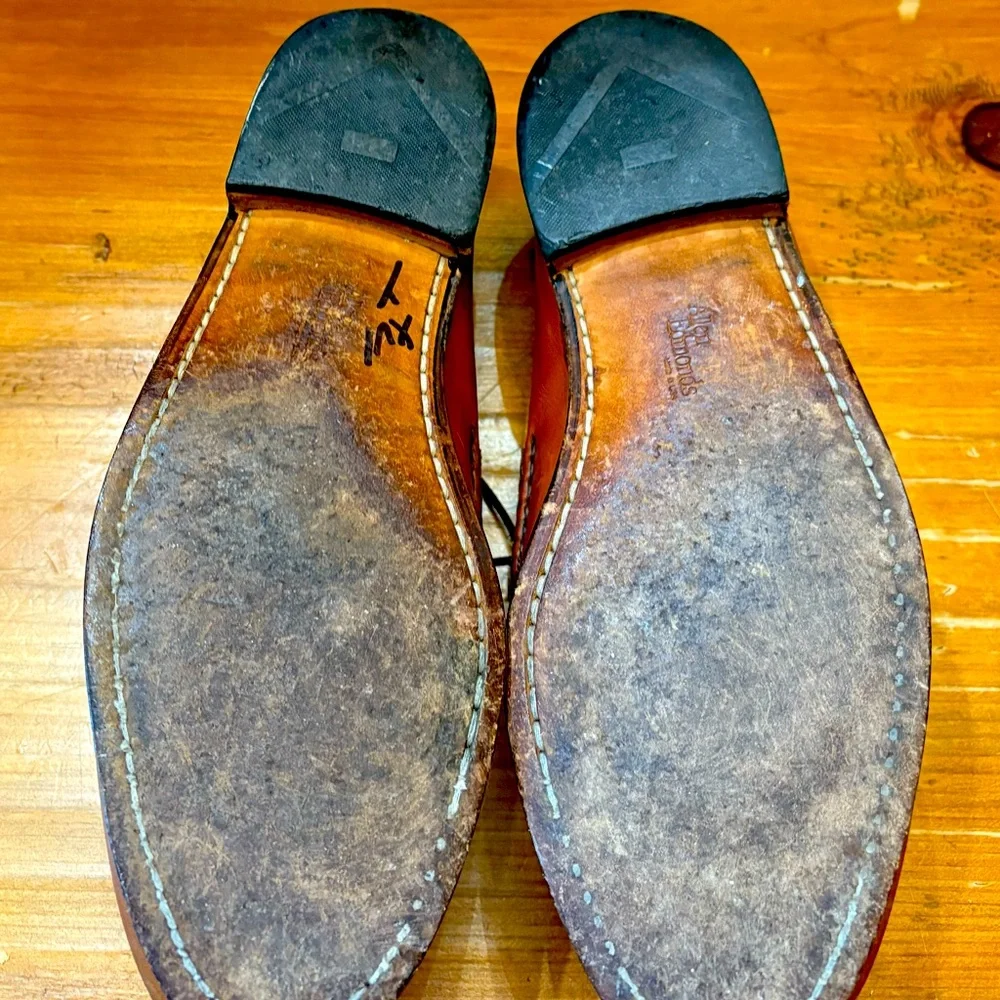 Allen Edmonds Tan Leather Slip-Ons. Sharp woven brown leather slip ons.‎ Size: 9